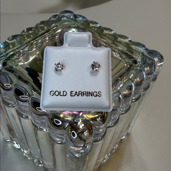 14K Gold Stud Earrings. AAA CZ - Picture 3 of 4